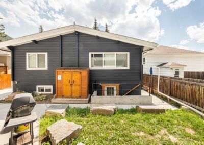 Backyard, view 1 - Cougar Street Vacation Rental in Banff